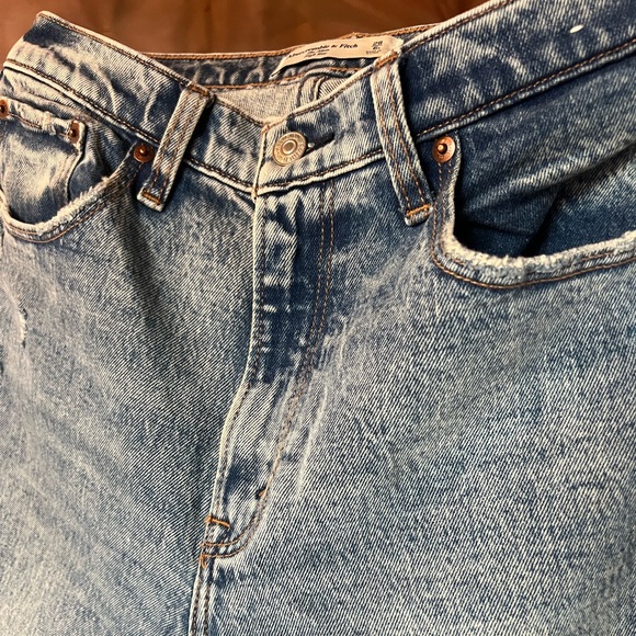 Abercrombie & Fitch Distressed Denim - Picture 4 of 5